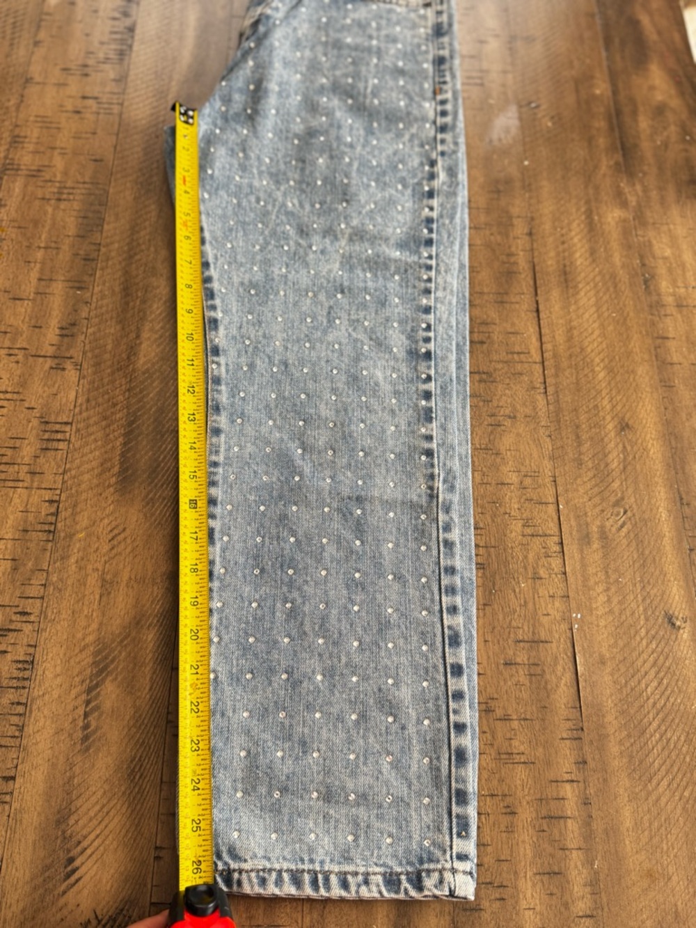 High-Rise Blue Denim Jeans with Pearl Accent - Picture 9 of 11